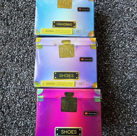 Rainbow High 34 And Shadow High 2 Blind Box Accesories - Picture 8 of 9